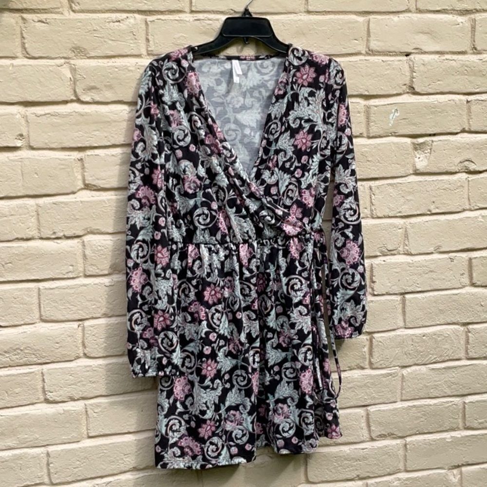 Take 50% OFF- Xhilaration FloralMini Dress Deep V-Neck, Elastic Waist, Size-M